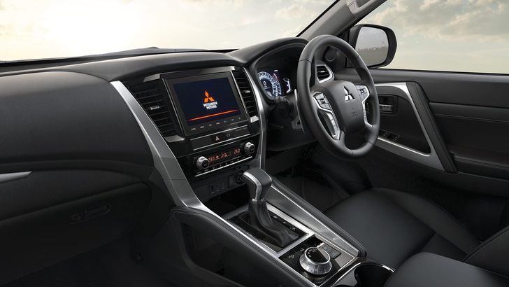 Интерьер Mitsubishi Pajero Sport